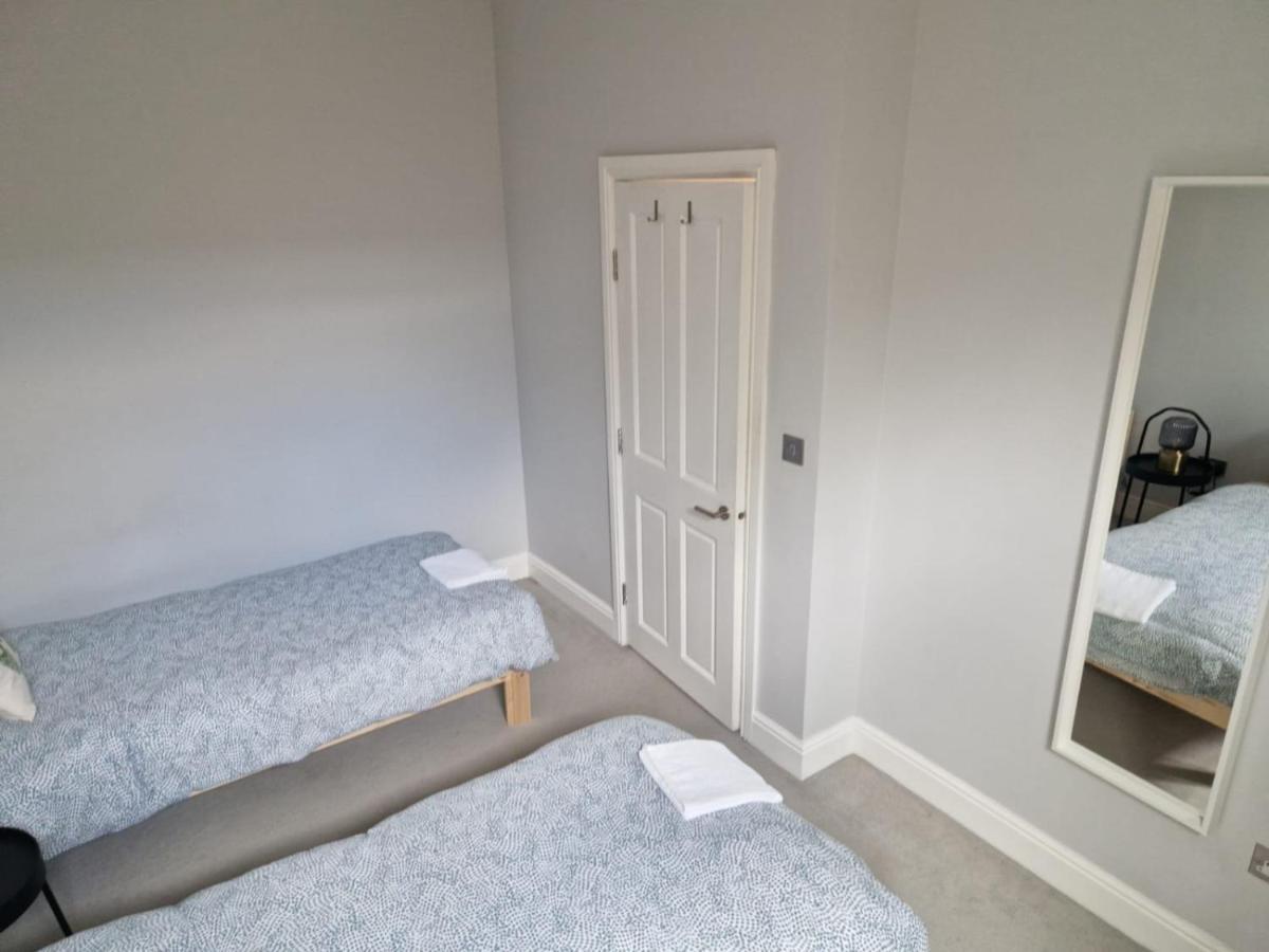 Ferienwohnung Wonderful 3 Bed Flat With Private Garden In Wimbledon - 1 The Queens London Exterior foto