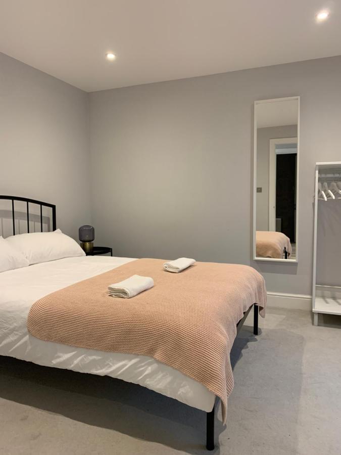 Ferienwohnung Wonderful 3 Bed Flat With Private Garden In Wimbledon - 1 The Queens London Exterior foto