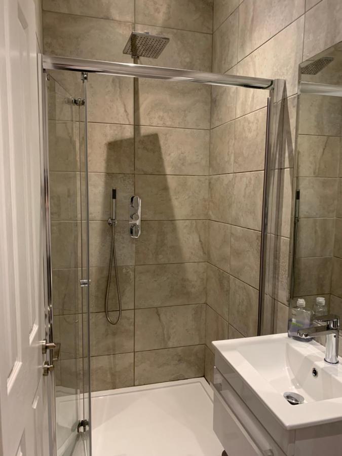 Ferienwohnung Wonderful 3 Bed Flat With Private Garden In Wimbledon - 1 The Queens London Exterior foto